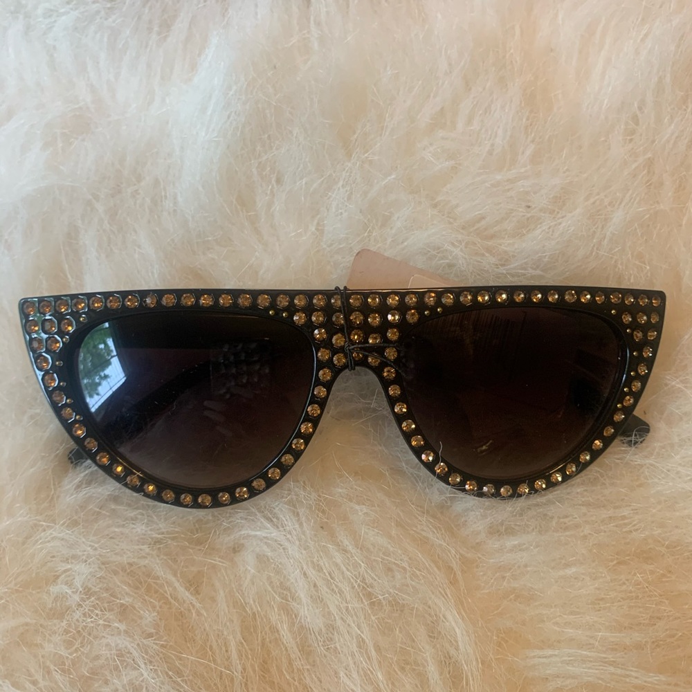 Stud cat eye sunglasses